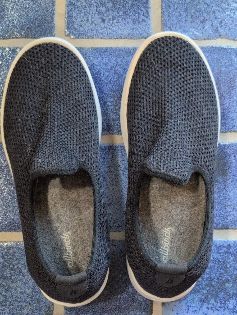 Women's Slip-On Mesh Sneakers - Black